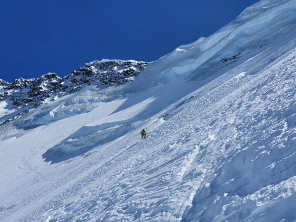 Sam Smoothy skiing the upper section of the Caroline Face